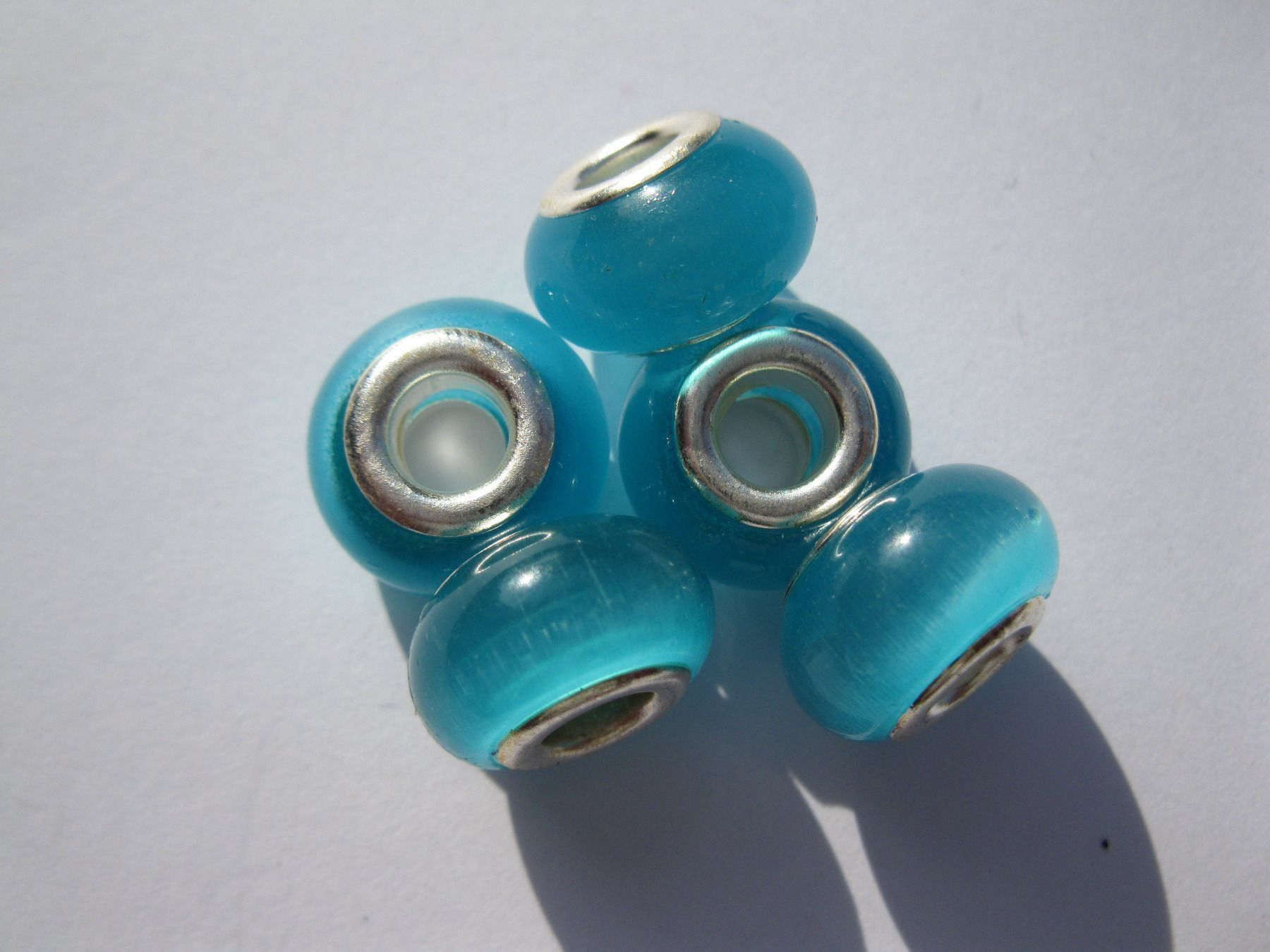 Perlen (unechte): 3 Grosslochperlen, Glas Beads Katzenauge hellblau – Neu und originalverpackt aus St. Margarethen TG von LuanaKa 1