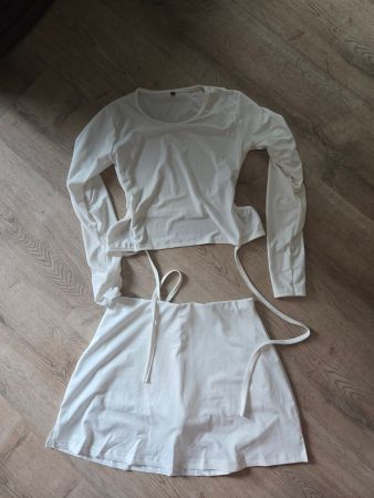 Weisses Sport Set, Oberteil mit Rock, Grösse 36/S