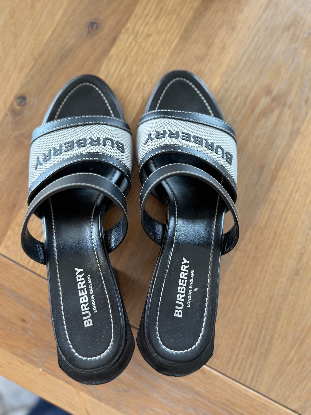 Burberry Scarpe da donna: Burberry Sandalen, Schwarz – Usato da Pfungen venduto da Nemolito