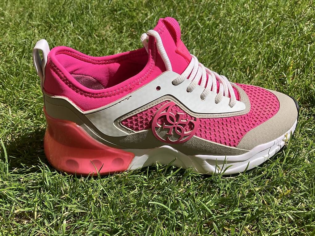 Scarpe da donna: Guess Sneaker Teckie pink Gr. 38 – Usato da Lyss venduto da stubenwagen