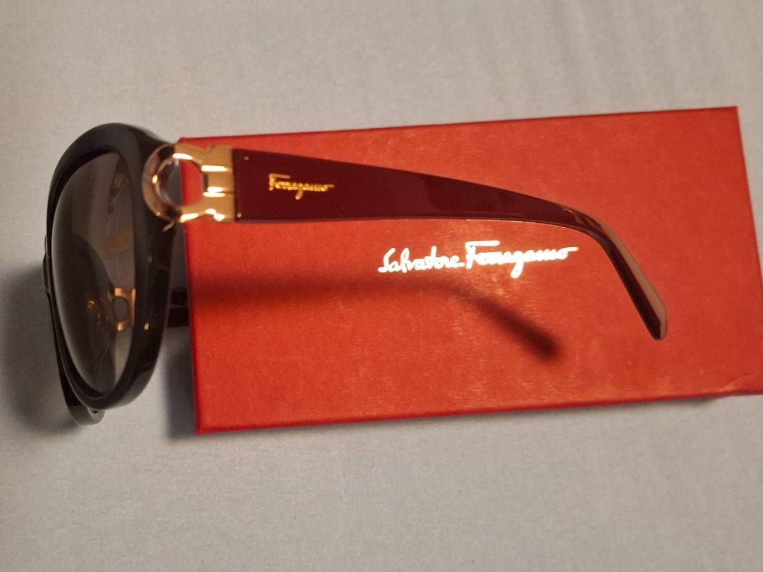 Salvatore Ferragamo Lunettes & Verres: Salvatore Ferragamo Sonnenbrille – Neuf (Voir description) à Weggis par Jhmathis 3