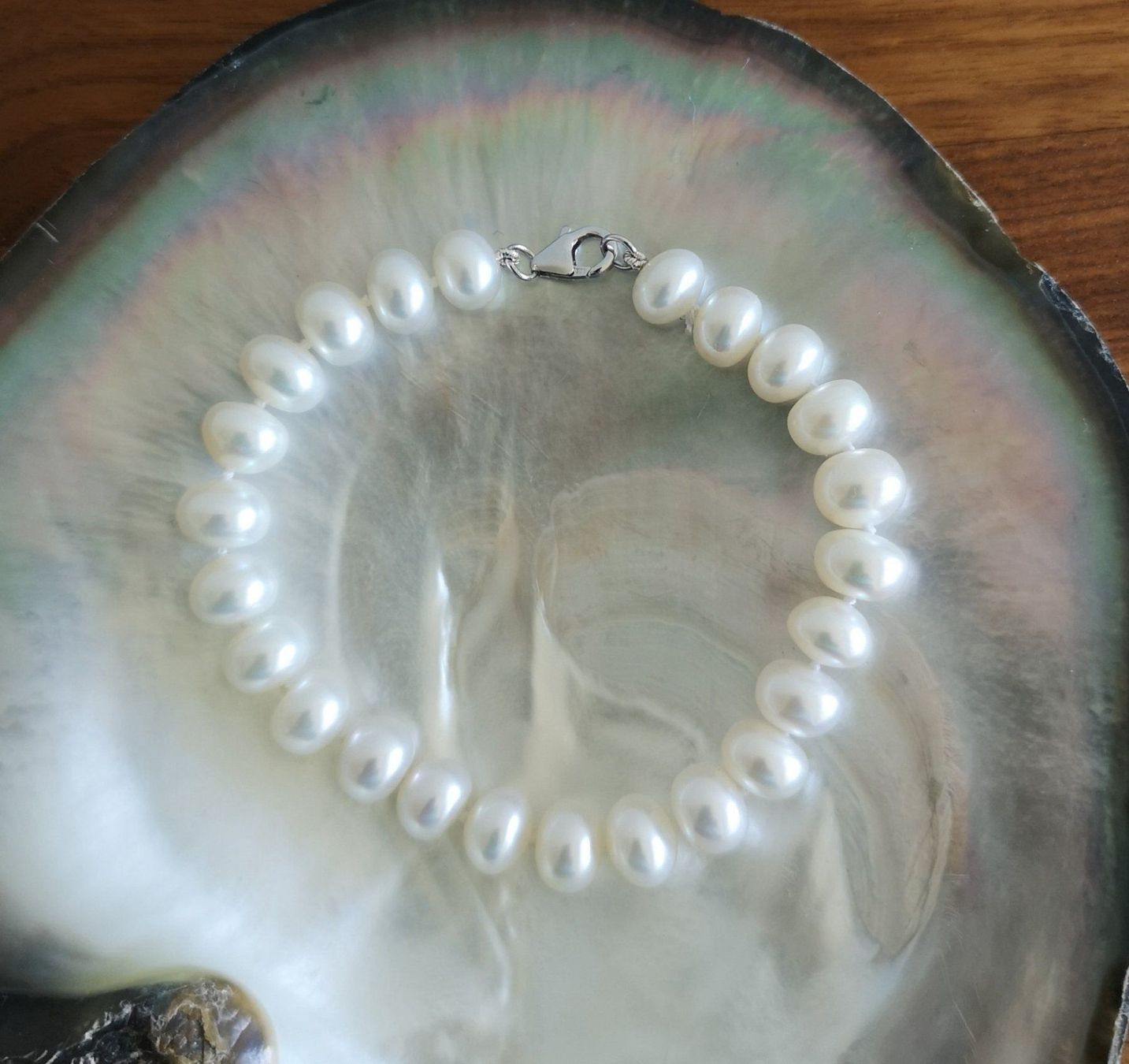 Armbänder & -reifen: Süsswasserperle Armband, weiss, 9x7mm – Neu und originalverpackt aus Rümlang von 21f