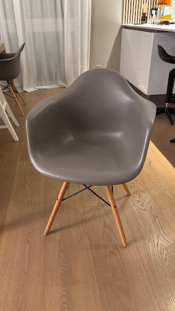 Sedie: 4 x Replica Eames DAW Esszimmerstuhl – Usato da Schenkon venduto da mazzi11