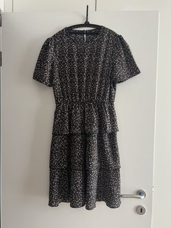 Kleid Shein mit Blumenmuster schwarz Grösse S neuwertig