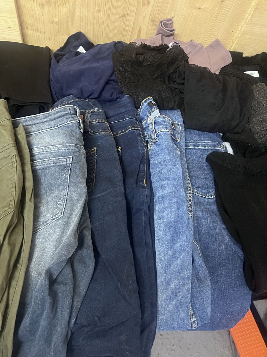 Lotti di vestiti: Damen kleiderpaket (1/2) – Usato da Glattfelden venduto da brockischweiz 2