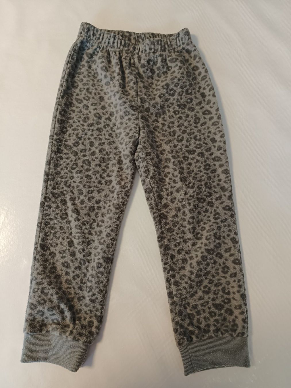 Pigiama & Simili: Lazy Days Plüsch Pyjama Gr 104 Mädchen, Grau warm Leopard – Usato da Oberhofen Thun'see venduto da cri_6md2 2