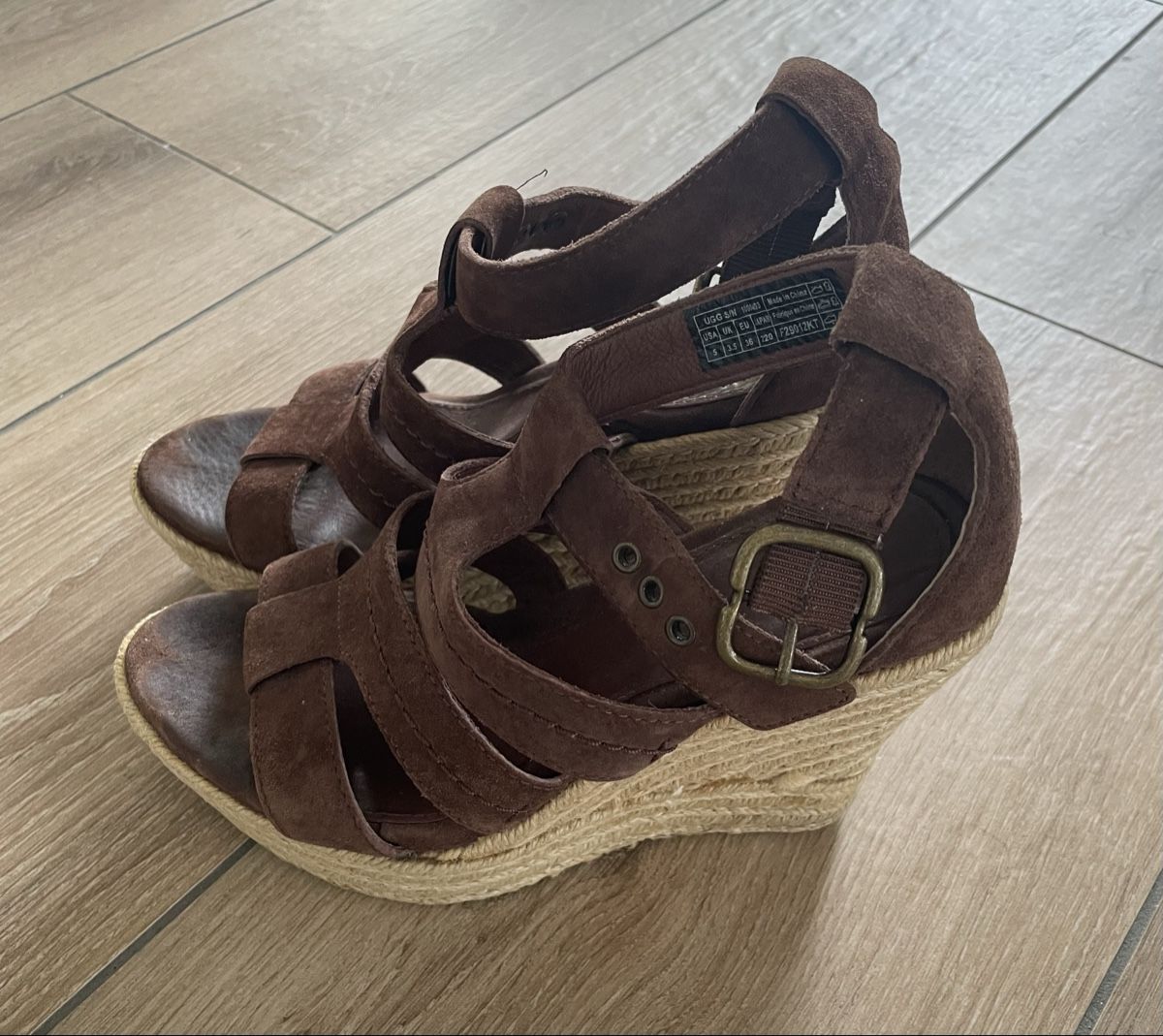 Ugg Chaussures femmes: Keilsandaletten von Ugg – D'occasion à Horw par Spi8992 3