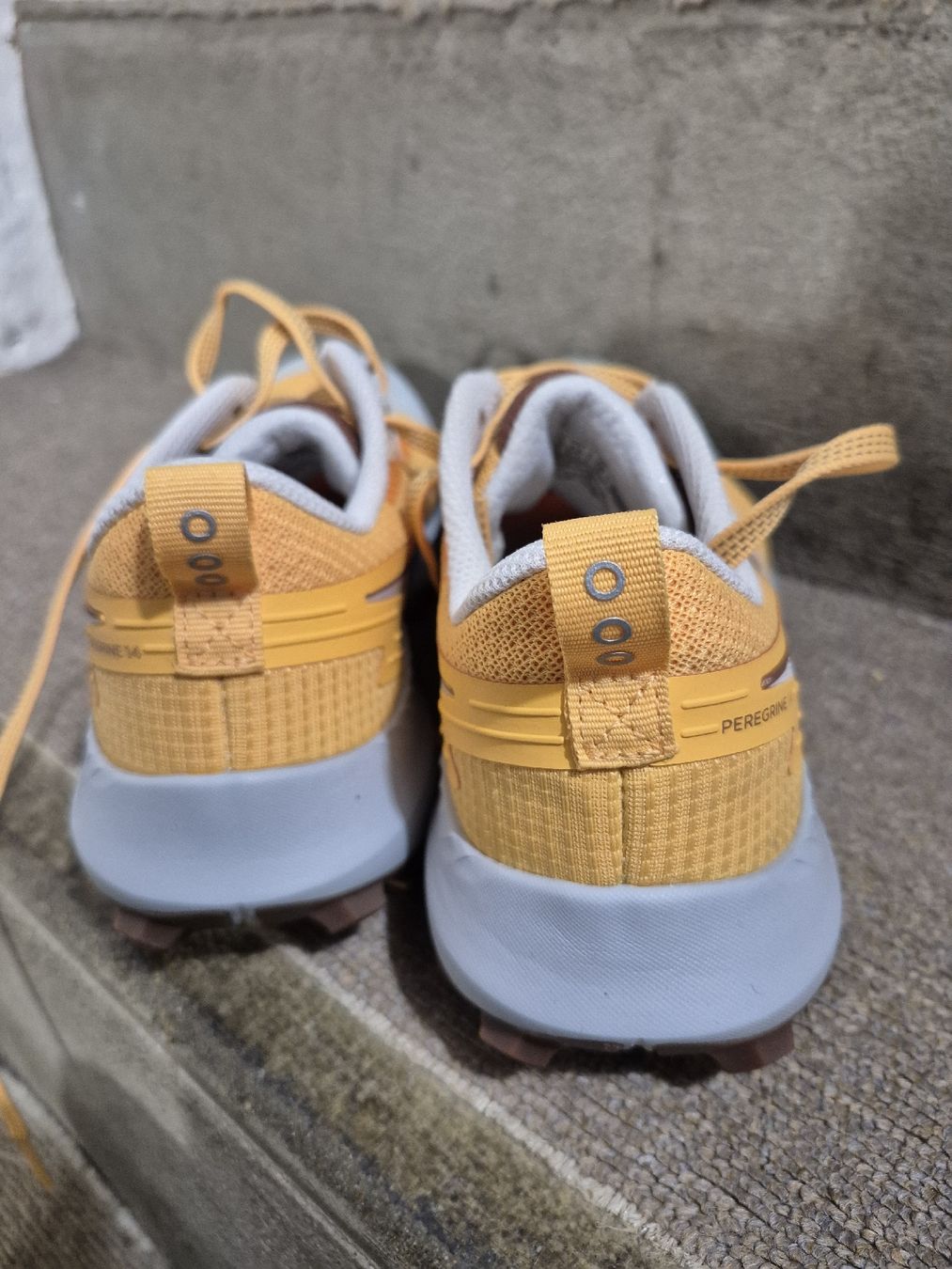 Chaussures femmes: Laufschuhe – D'occasion à Winterthur par Lumi11