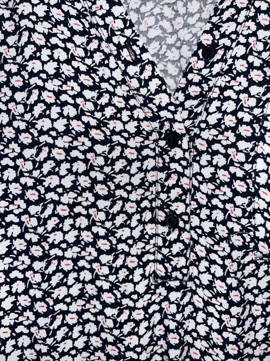 Chemisiers: Bluse mit Blumenmuster Gr. S – D'occasion à Bern par Regi1975 1