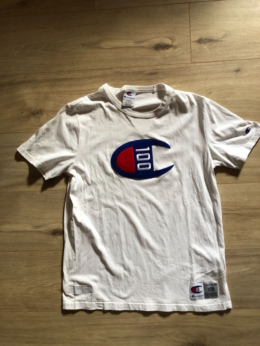 Champion T-shirt: Champion Tshirt Original – Usato da Schaffhausen venduto da lua_9yfq