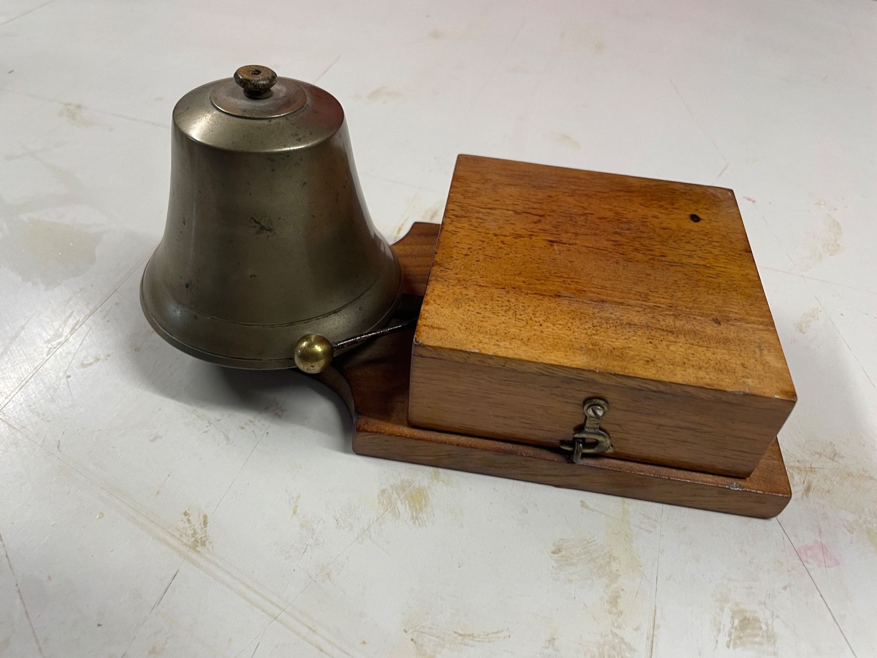 Cloches & sonnailles: Hausglocke Antik – D'occasion à Schwarzenburg par tyfon13