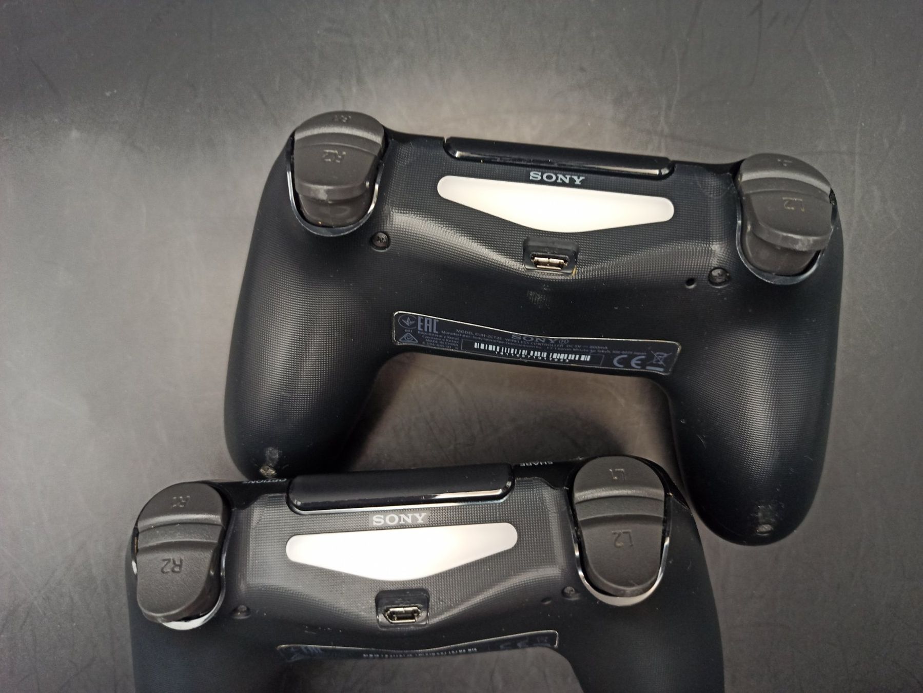 Controller: 2 x Original Controller Sony PS4 Wireless DualShock 4 V2 – Gebraucht aus Oberweningen von mar_87mx 4
