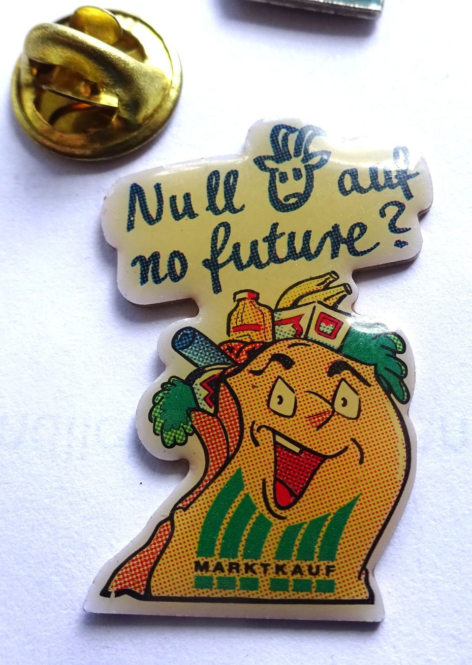 Placchette & Badge: Pin Null auf no future  MARKTKAUF – Usato da Utzenstorf venduto da BUtter81