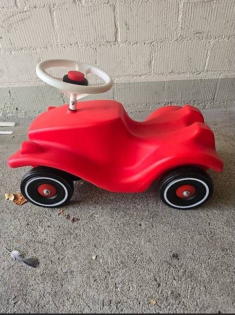 Fahrzeuge für Kinder: Klassisches Rutschauto / Bobby-Car rot – Gebraucht aus Zürich von Uslu01