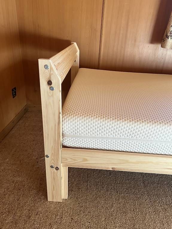 Letti: Holzbett IKEA – Usato da Saanen venduto da Hanschristian