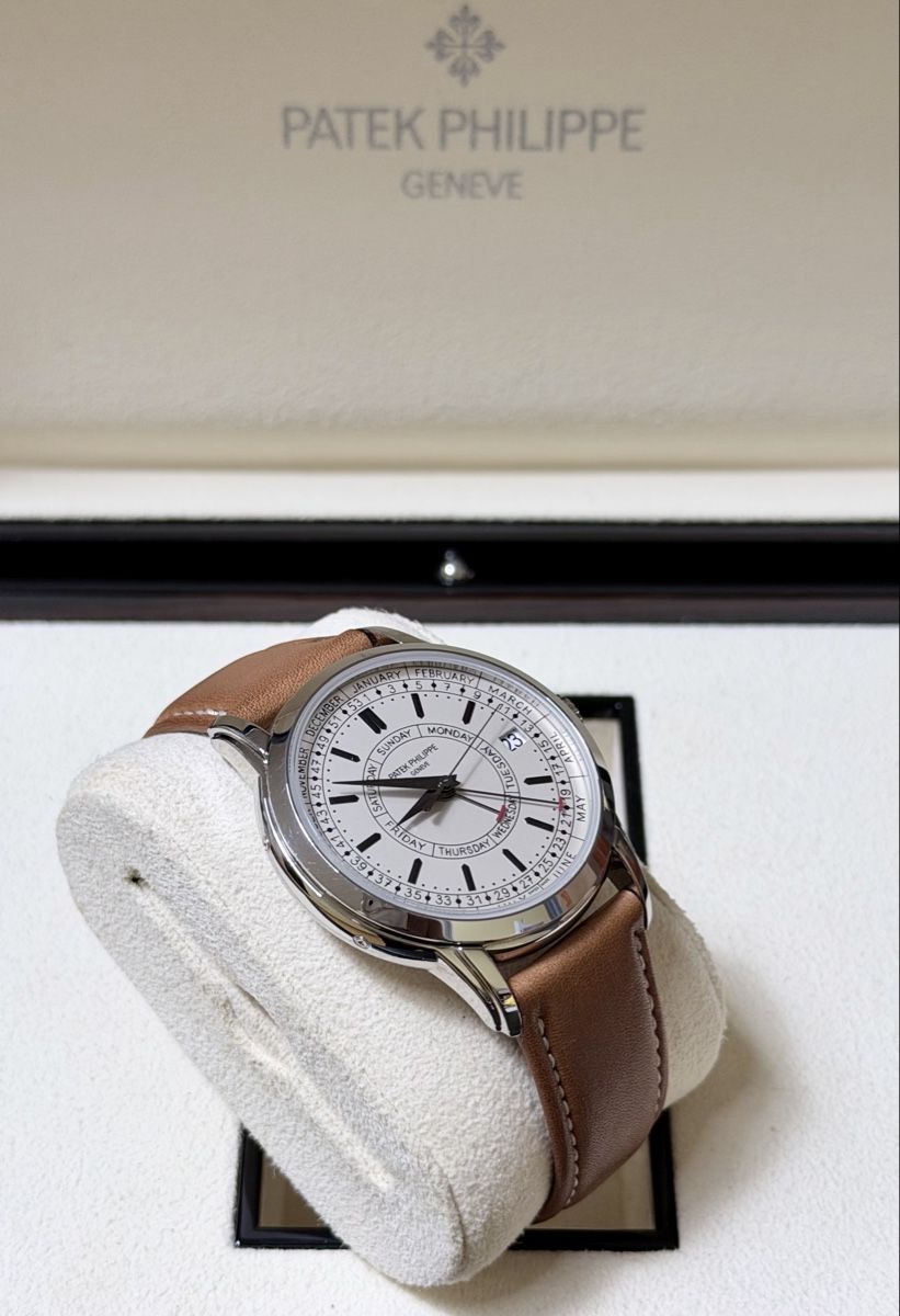 Patek Philippe Montres: Patek Philippe Weekly Calendar 5212A – D'occasion à Zürich par WATCHROOM 2