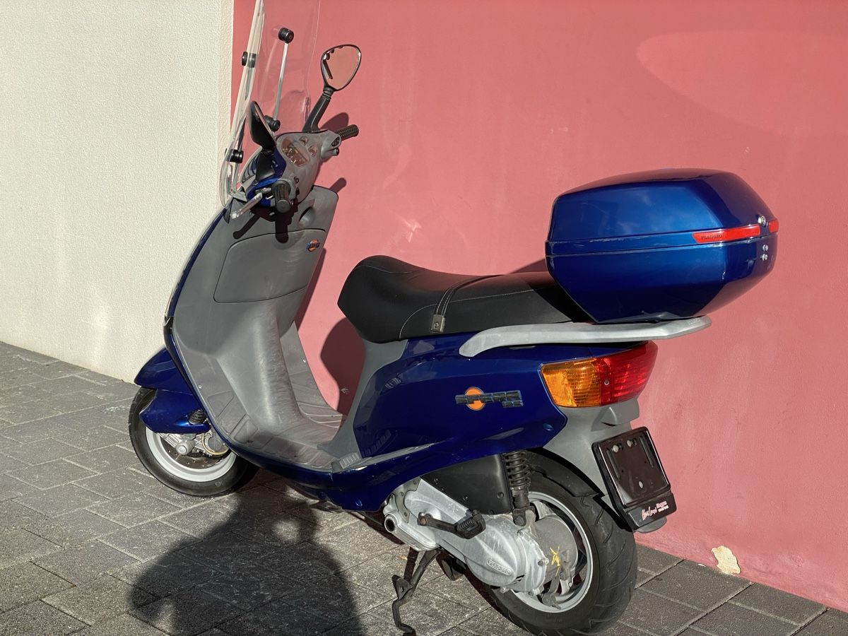 Piaggio Scooters: Piaggio Sfera 125 – Gebraucht aus Meggen von  6