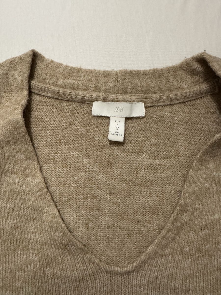 H&M Pullover & Sweatshirts: Pullover beige mit V-Ausschnitt – Gebraucht aus Neuenegg von mel_5pnq 2