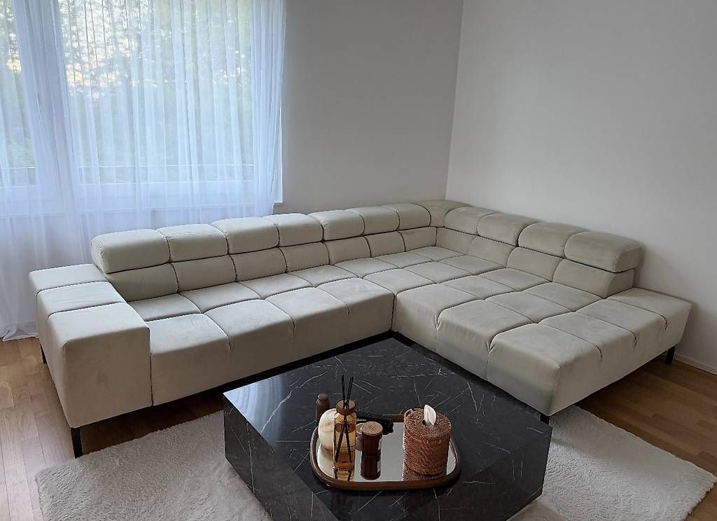 Divani: Sofa beige mit motorischem Sitzvorzug – Usato da Egerkingen venduto da Tooll