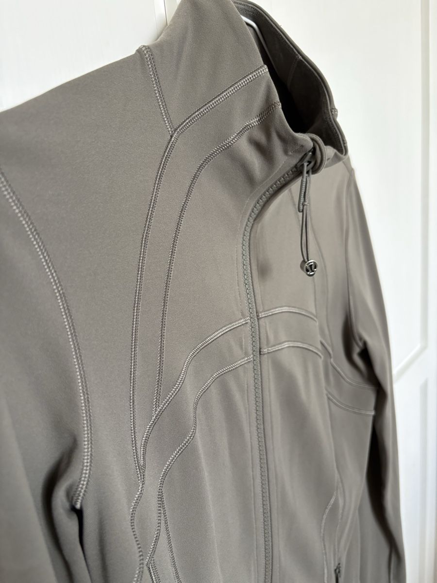 Giacche: Lululemon Nulu Trainingsjacke  – Usato da Esslingen venduto da jen_7phv 1
