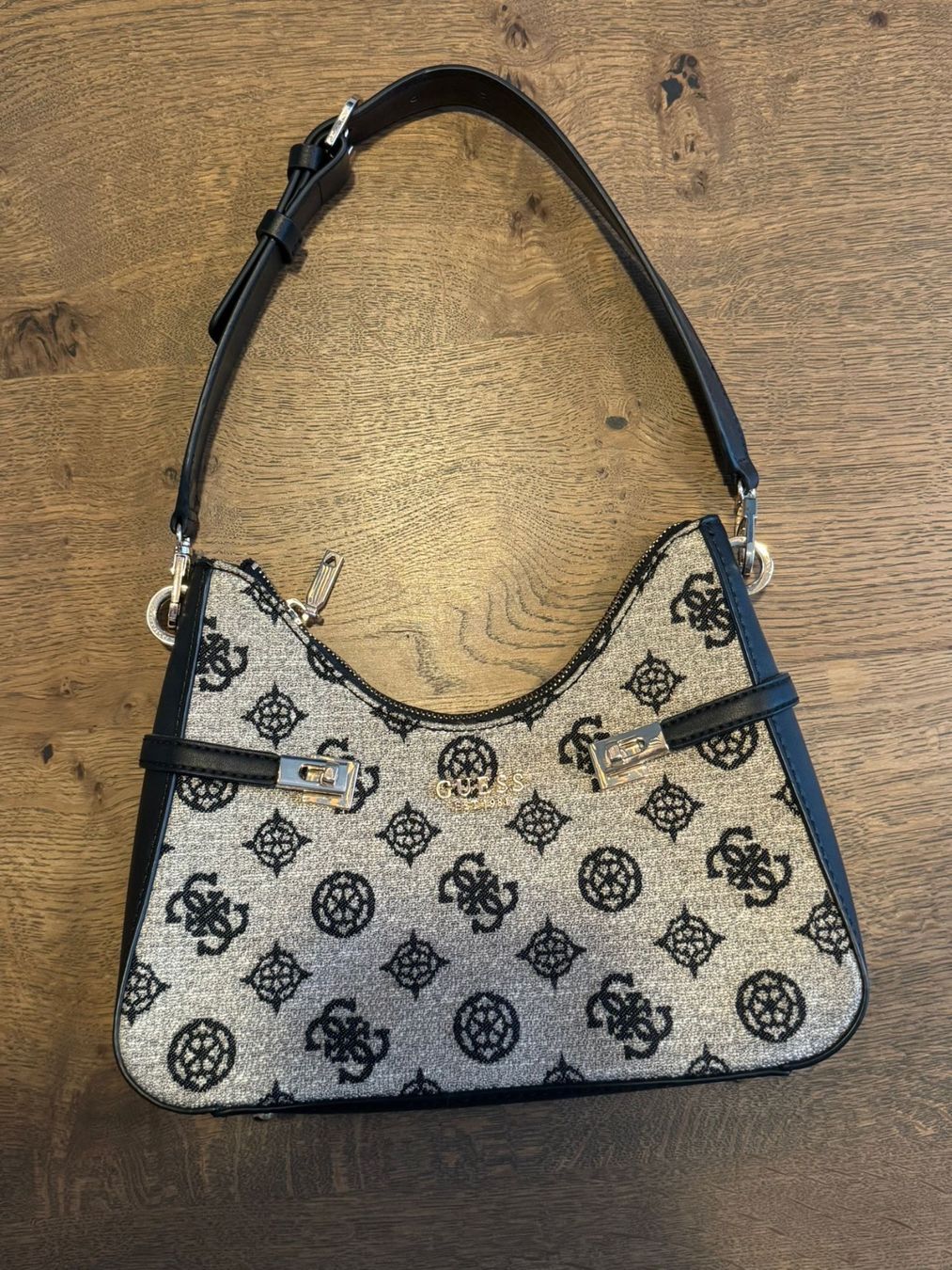 Guess Borse da donna: GUESS Handtasche - stylisch & gepflegt – Usato da Bonstetten venduto da mheer 1