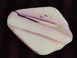 Grosse Porzellan Designer-Brosche Vintage signiert L