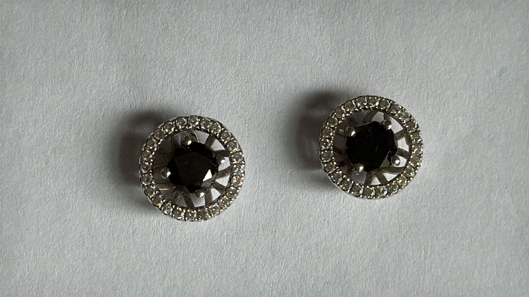 Ohrringe & -stecker: Ohrstecker, Diamant mit Halo – Gebraucht aus Zürich von roessleinhue