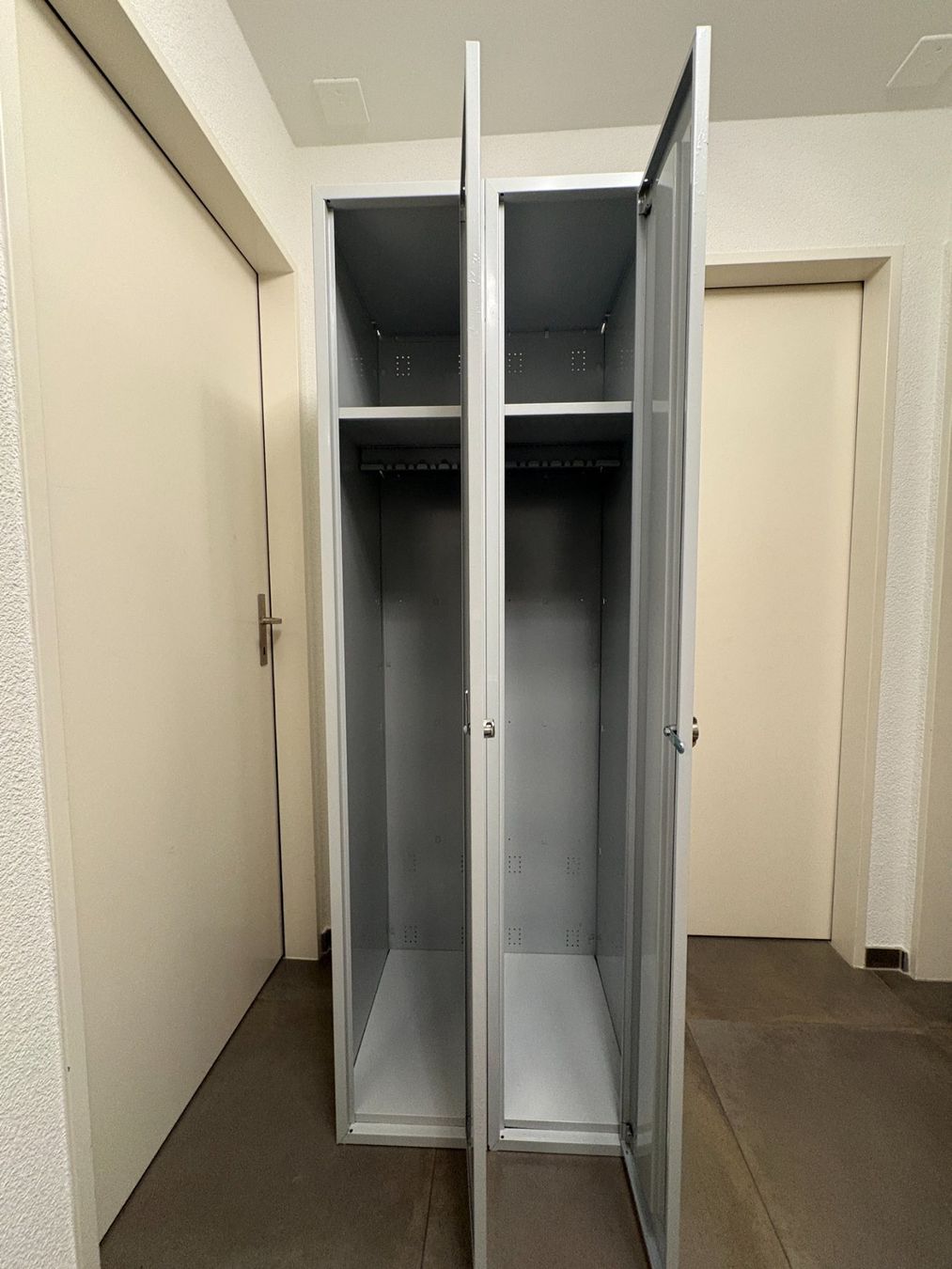 Porte manteau: Garderobenspinde Metall – D'occasion à Liestal par Previa3 1