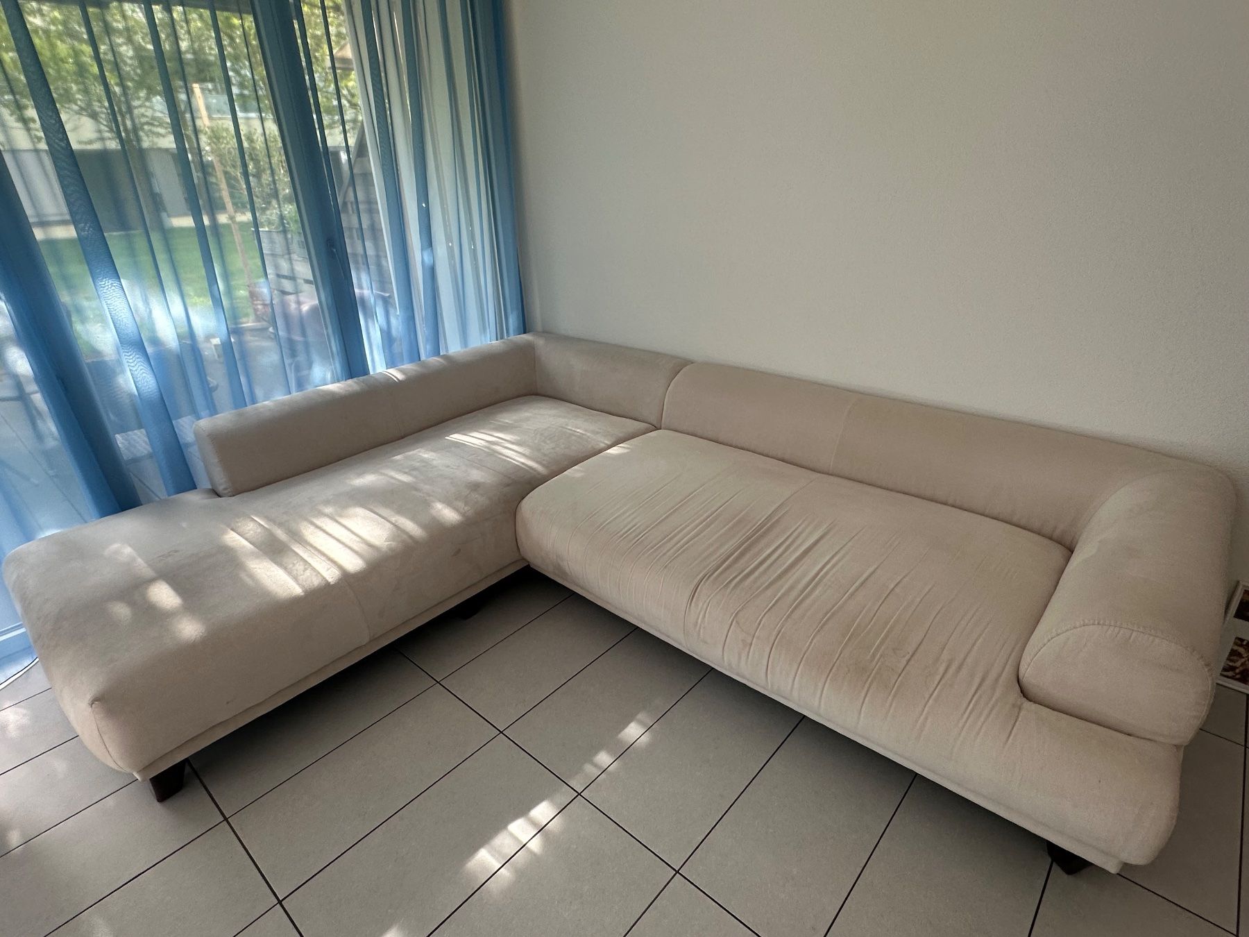 Divani: Ecksofa hellbeige mit Kissen gebrauchter Zustand – Usato da Zofingen venduto da selmabella 1