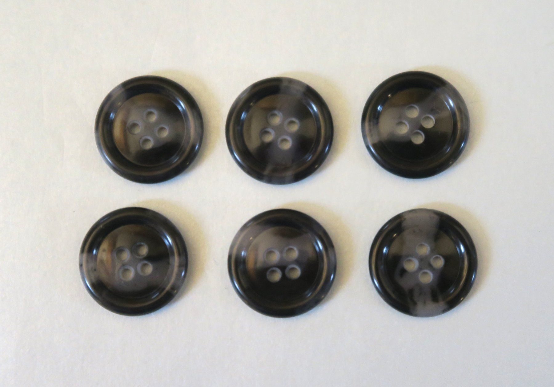 Knöpfe: 6 Knöpfe, ø 20 mm, schwarz/grau – Gebraucht aus Brittnau von marlenestone