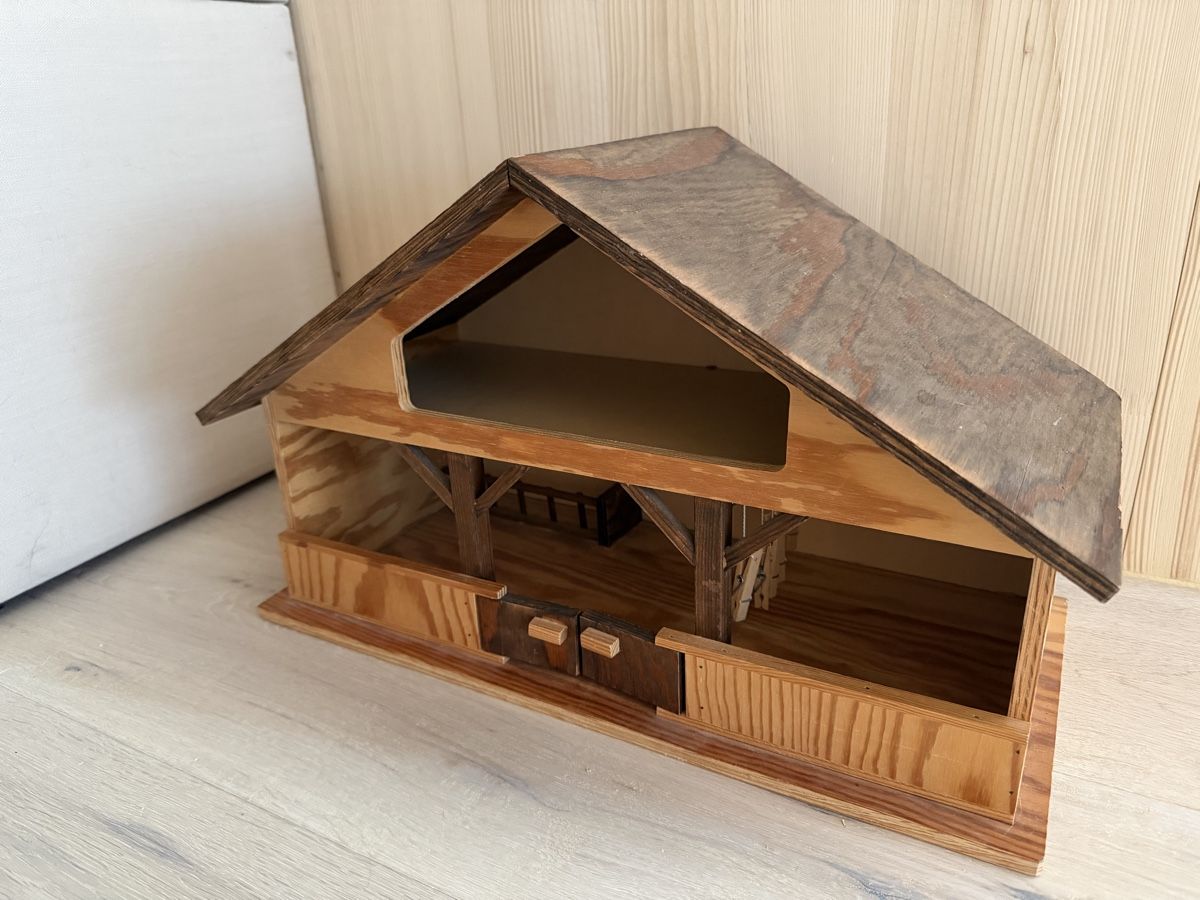 Jouets: Holz Bauernhof / Stall – D'occasion à Tann par mhowald 1