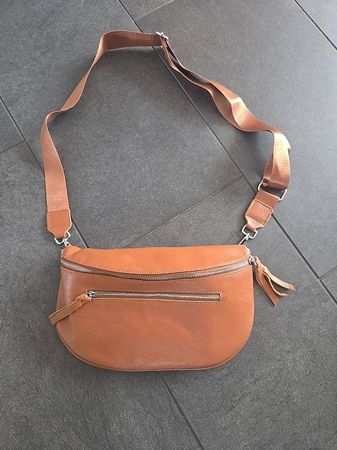 Umhängetasche, Farbe camel, NEU