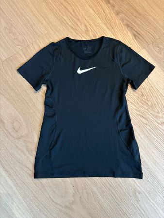 Nike pro tshirt