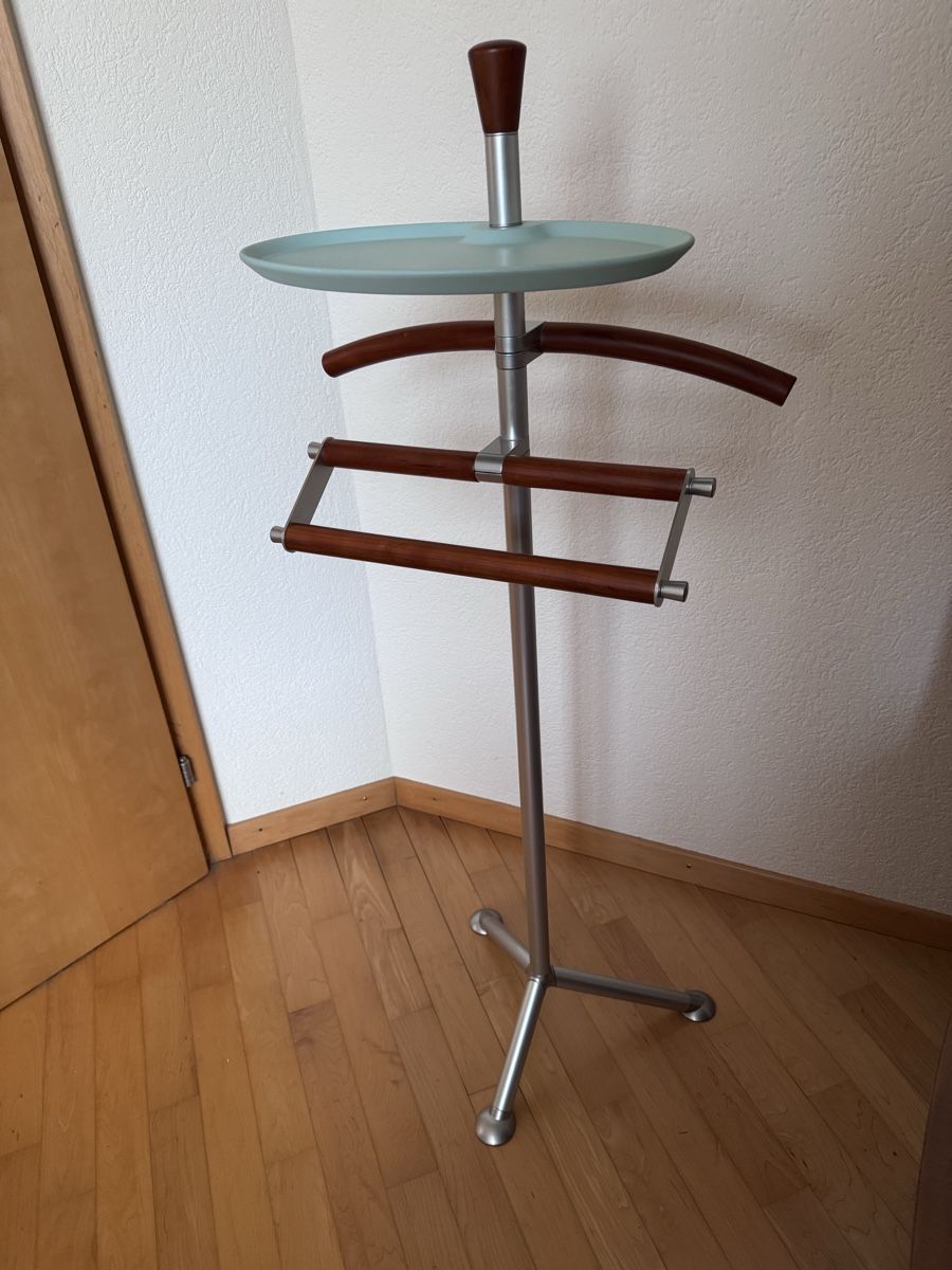 Porte manteau: Attraktiver Garderobenständer – D'occasion à Oberrüti par HotRod1932