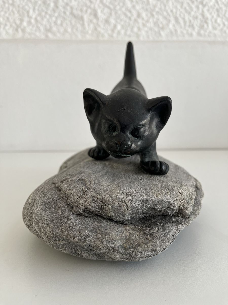 Statuette: Katze aus Metall auf Stein – Usato da Wetzikon ZH venduto da seli03 1