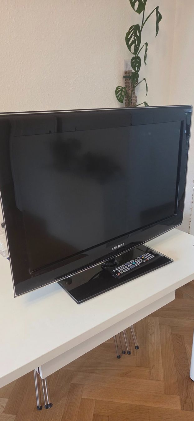 Samsung Fernseher: Samsung TV 32'' – Gebraucht aus Zürich von giu_tp6p 1
