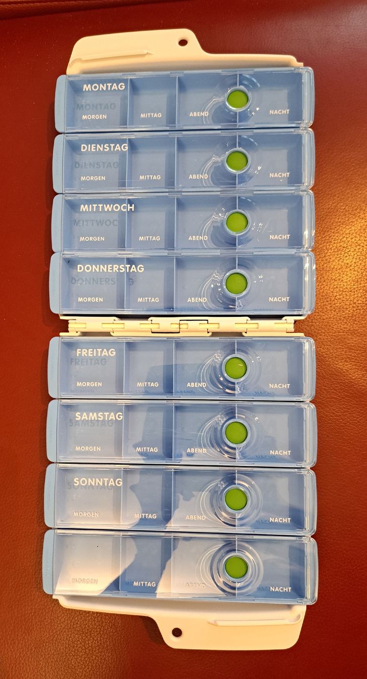 Contenitori & Simili: Medikamenten Box / Medidispenser – Nuovo (secondo la descrizione) da Bellikon venduto da cebas23 2