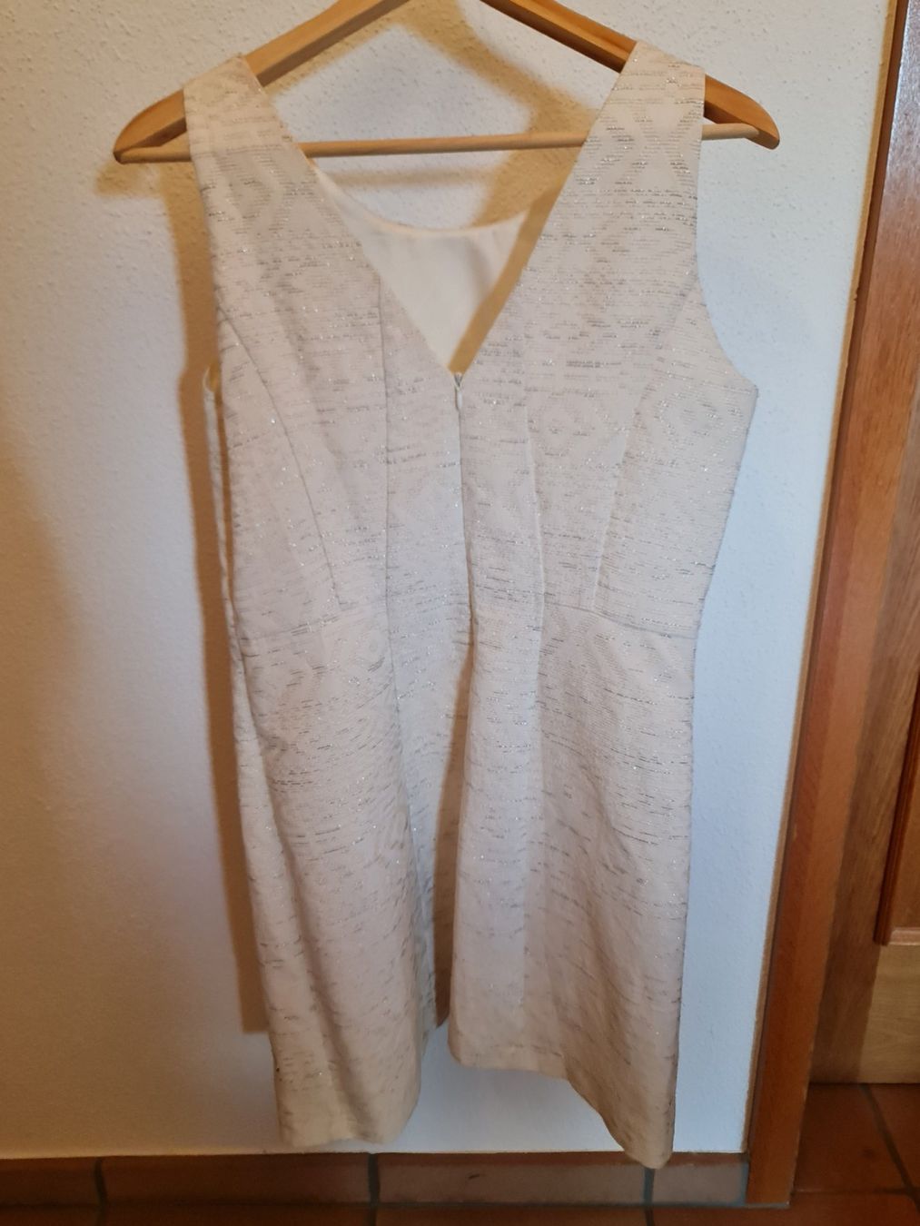 Robes: Damenkleid hell mit Glitzereffekt – D'occasion à Würenlos par mbe_6c7v 1