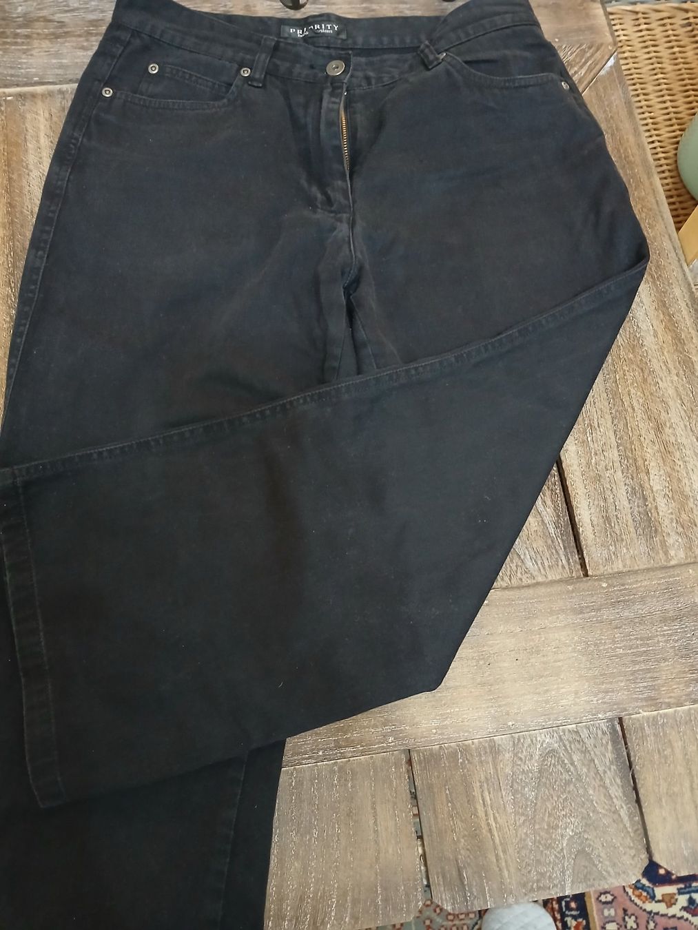 Pantaloni: Schwarze Hose Prioriti, Baumwolle, Gr.40 – Usato da Luzern venduto da Tavolna