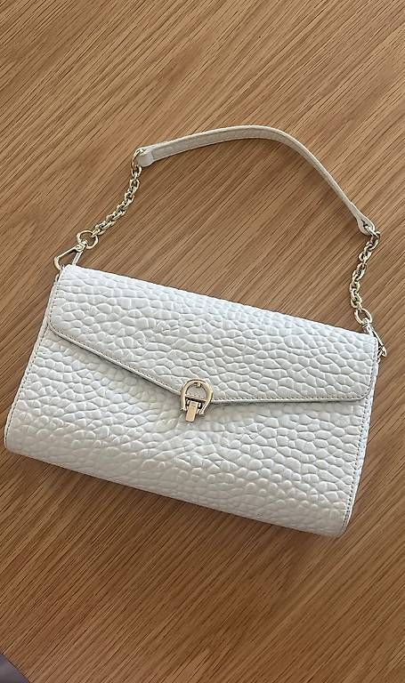 Aigner Borse da donna: Tasche Aigner Clutch weiß Leder – Usato da Zürich venduto da car_9sdb