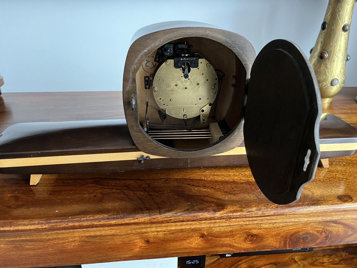 Junghans Stand- & Wanduhren: Junghans Table Clock Vintage Wooden Case Working Condition – Gebraucht aus Staufen von sam_87xk 2