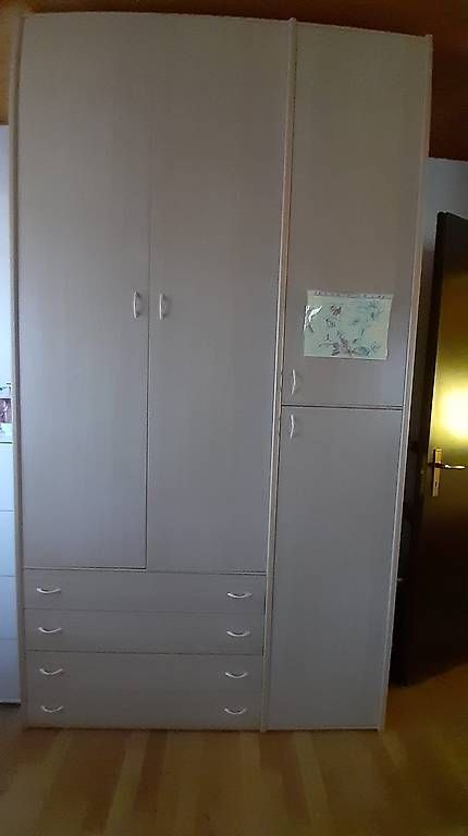 Armadi: Vendo armadio 3 ante, ottimo legno – Usato da Siebnen venduto da VenditaIre