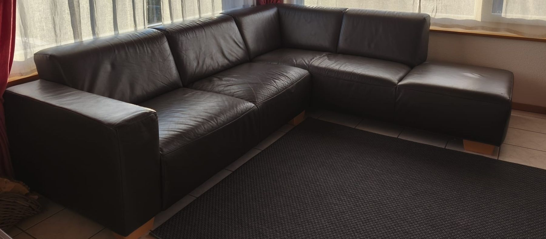 Micasa Sofas: Canapé d'angle avec méridienne bon état – Gebraucht aus Gletterens von Pollet25