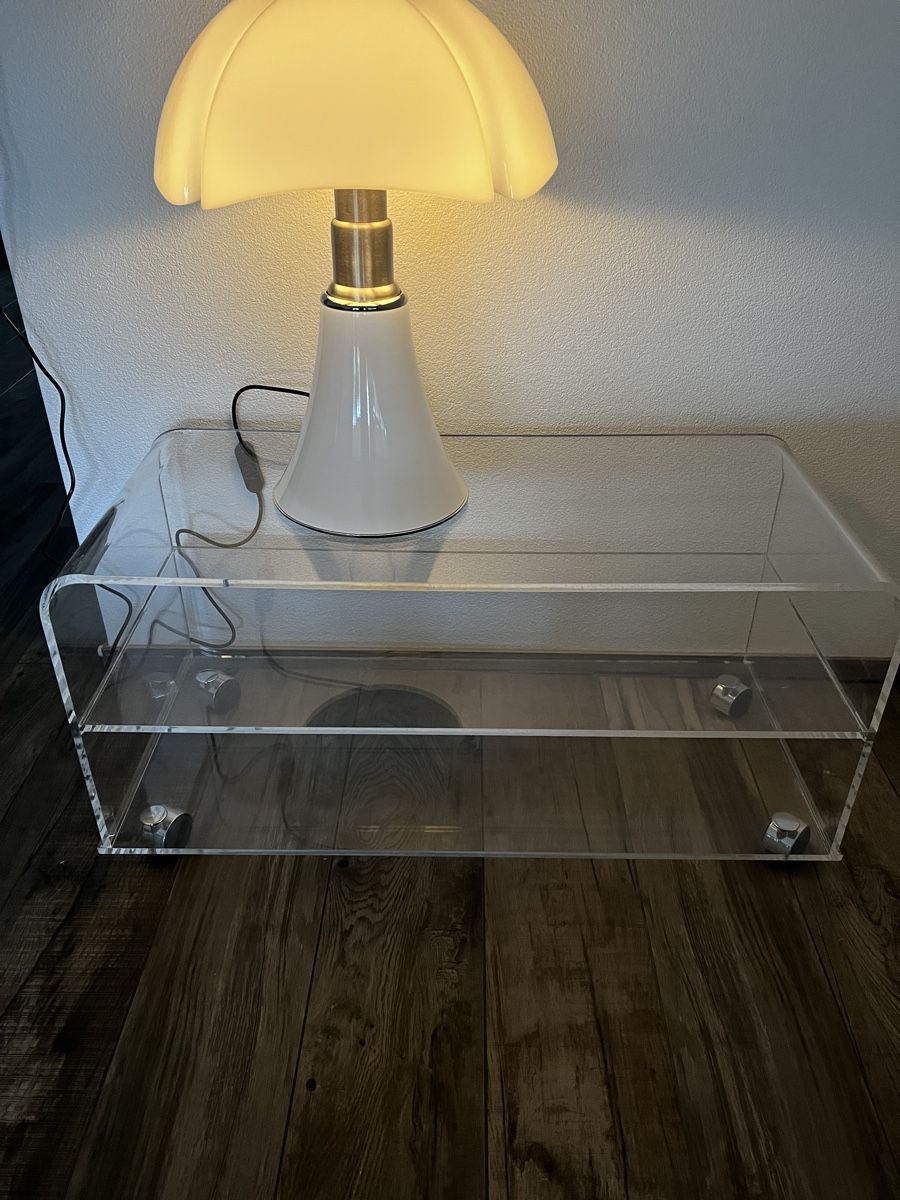 Cassettiere: Plexi/Acrylglas Möbel auf Rollen Sideboard TV-Möbel – Usato da Bürglen TG venduto da Ursajosi