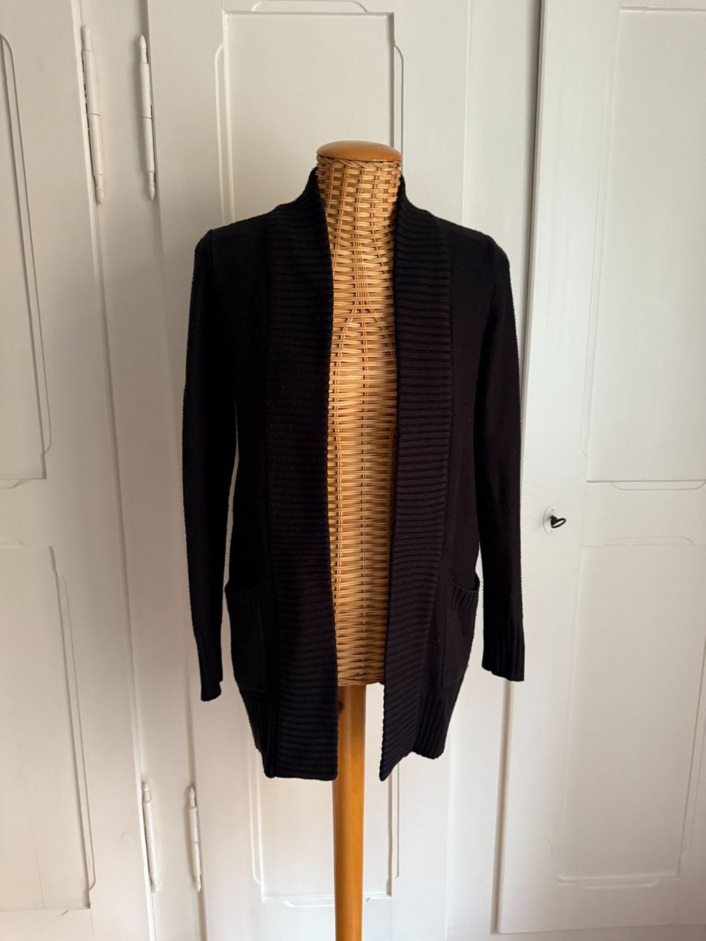 H&M Vestes: Strickjacke schwarz XS – D'occasion à Zürich par Diazaio