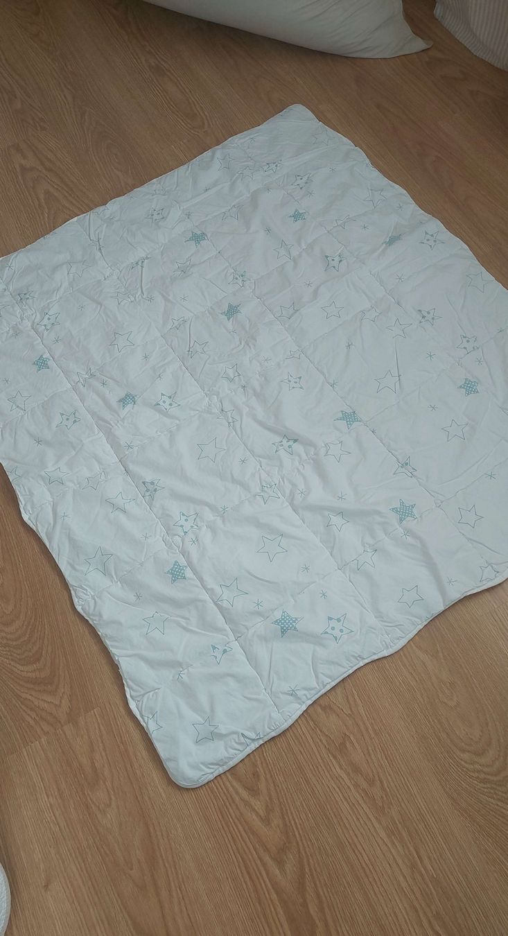Decken: Couverture bébé, coussin, protection matelas, housse – Gebraucht aus Payerne von memich