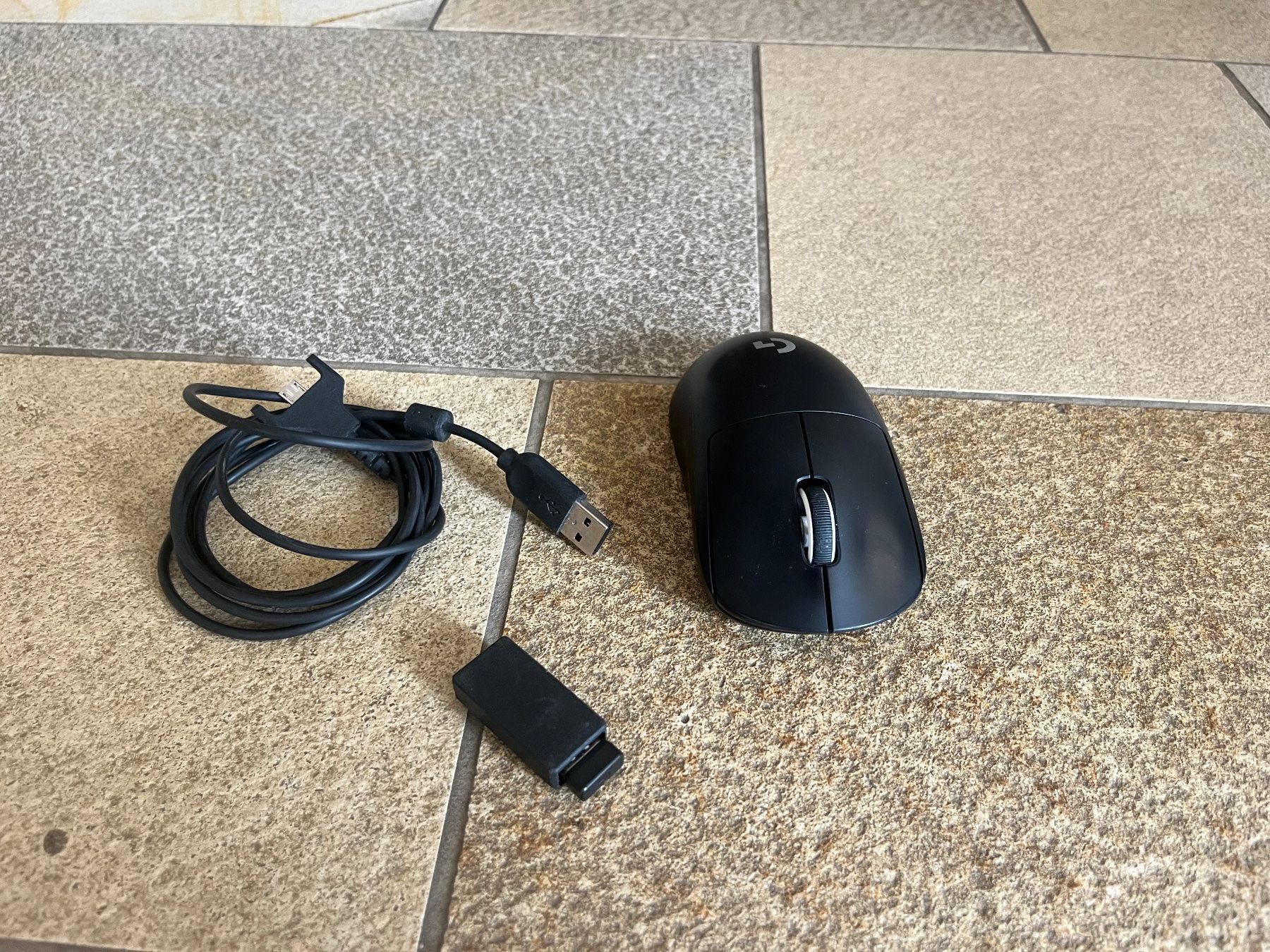 Logitech Maus: Logitech g Pro Superlight Gaming Maus – Gebraucht aus Thierachern von lou_8l2x