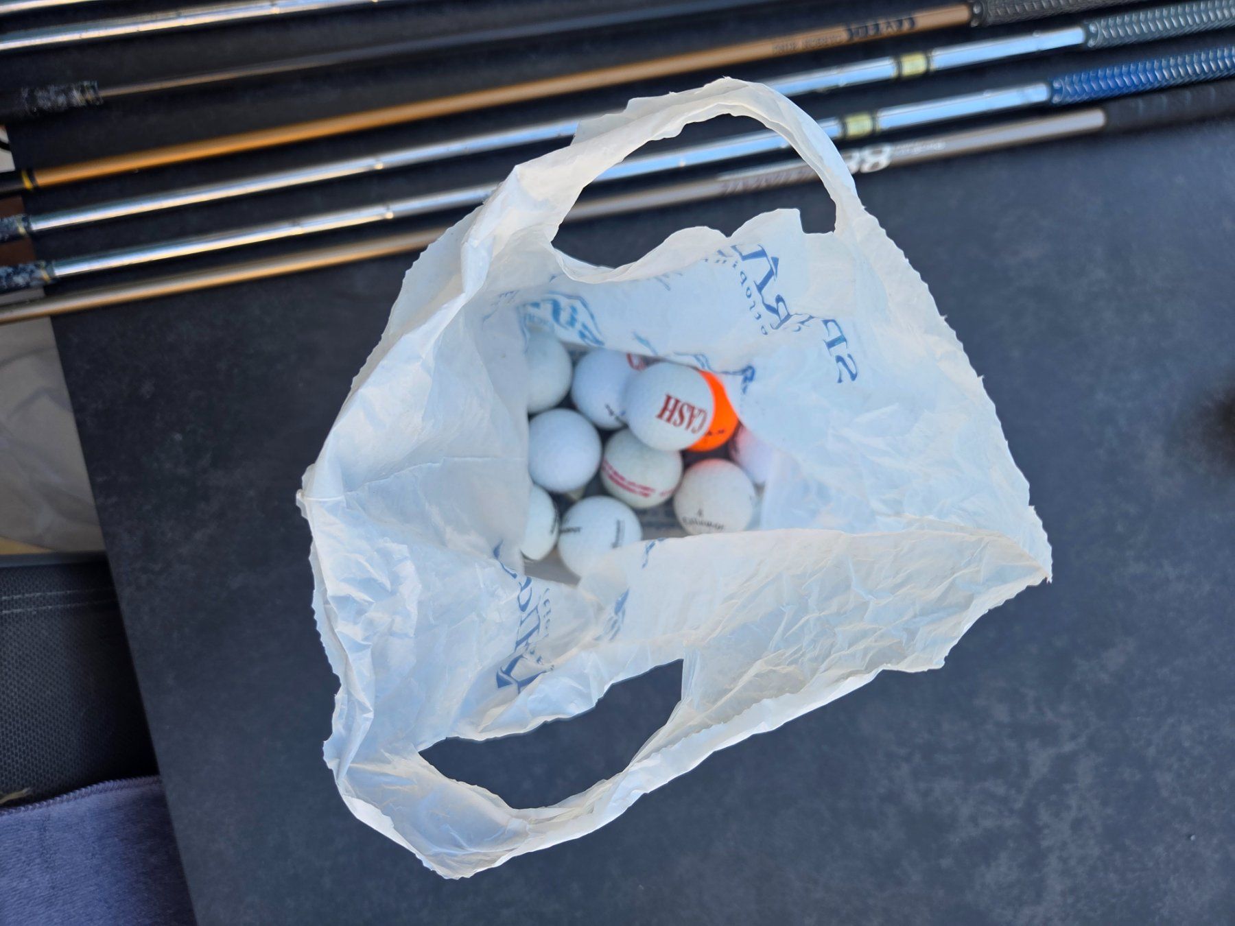 Clubs & Sets: Golfschläger Set mit Tasche gebraucht – D'occasion à Küssnacht am Rigi par jasminsche 7