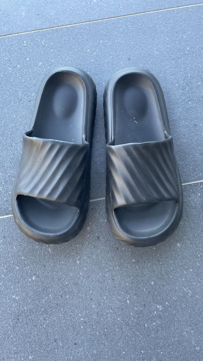 Scarpe da donna: Ciabatte nere comode taglia 40-41 – Nuovo (secondo la descrizione) da Coldrerio venduto da ari_d9py 1