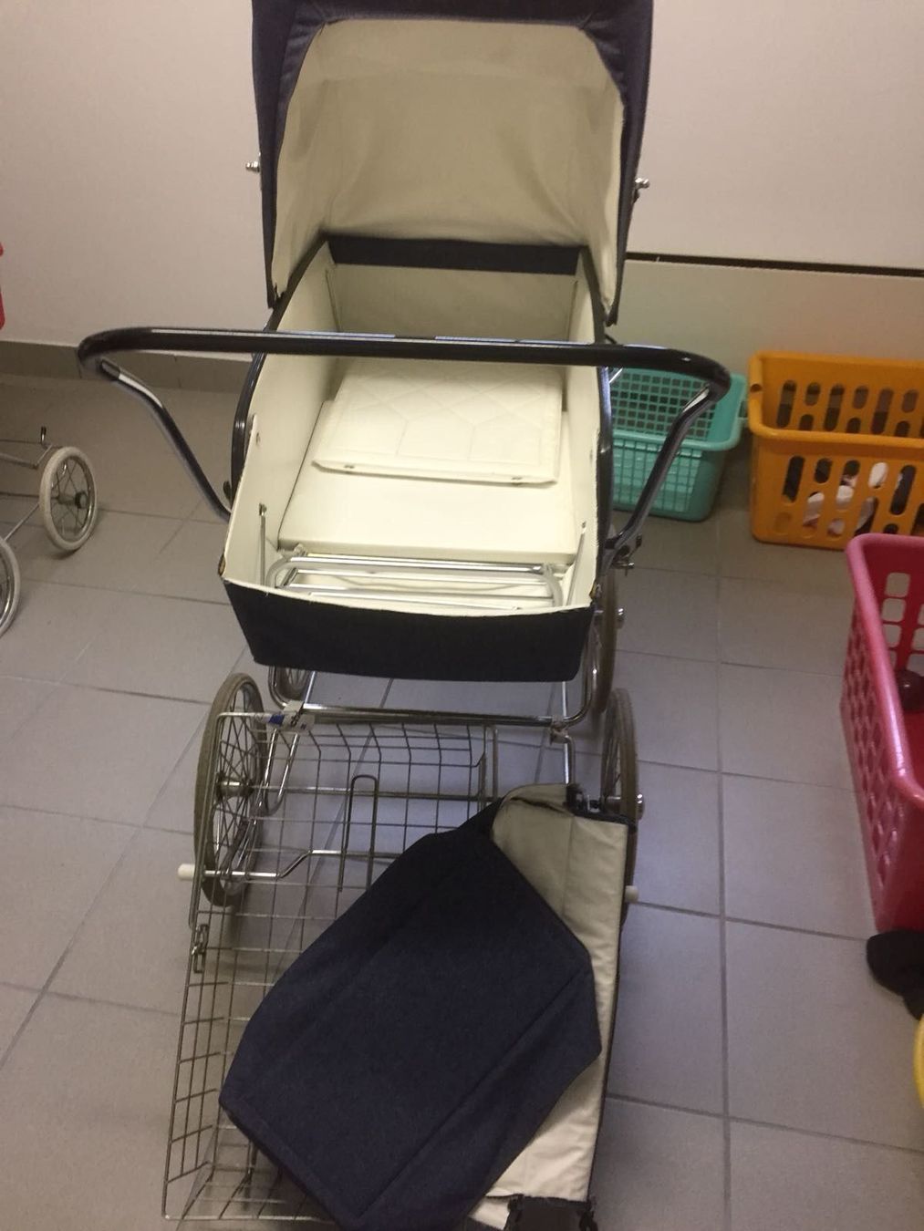 Carrozzine: Antiker Kinderwagen – Usato da Muri AG venduto da Ariete81 1
